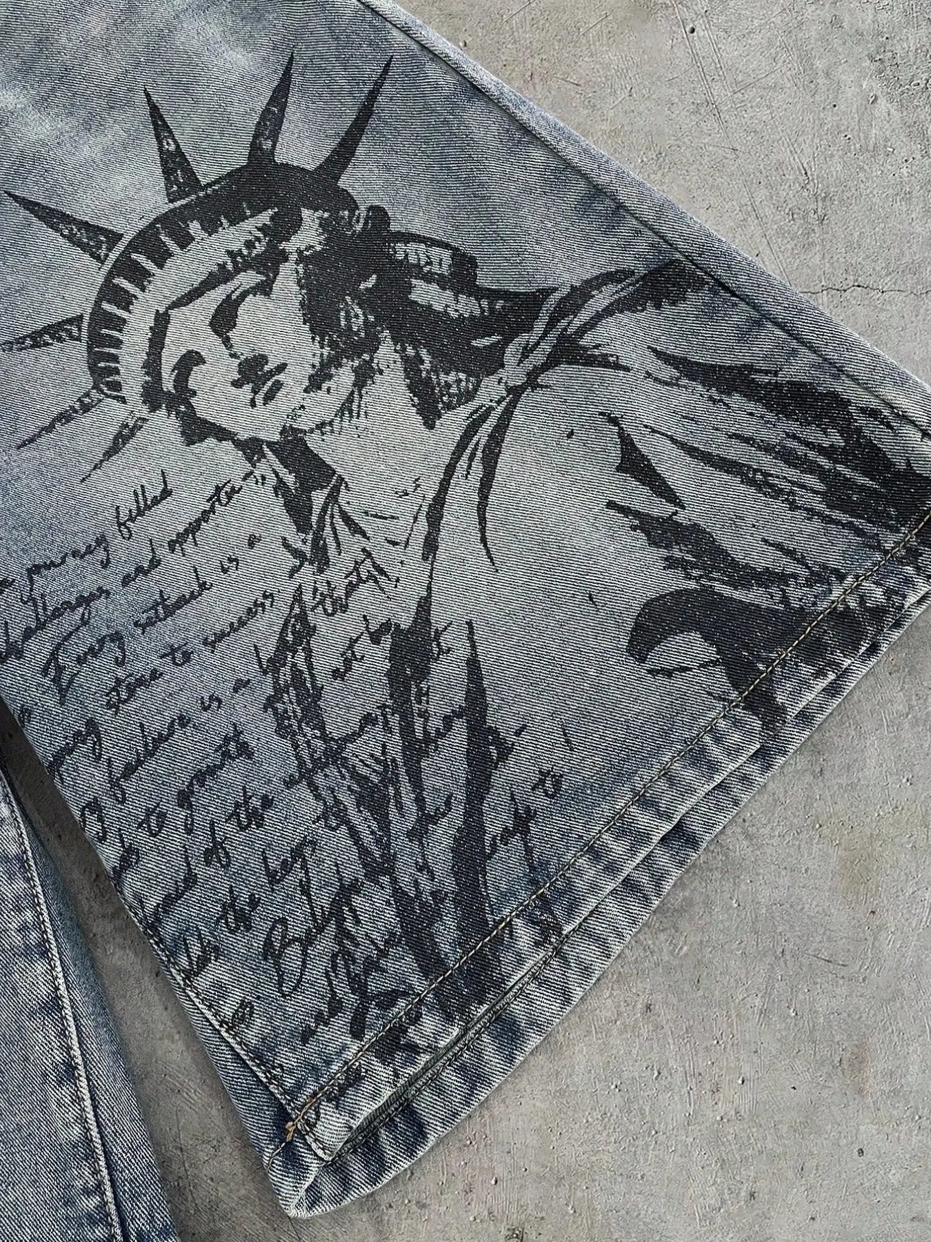 Men's Statue of Liberty Graphic Denim Shorts – Vintage Washed Loose Fit Jean Shorts, American Streetwear Summer Style